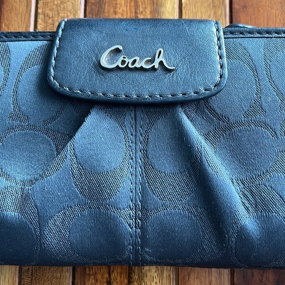 Coach Women’s Wallet. Black(dark gray)​ - Picture 2 of 7